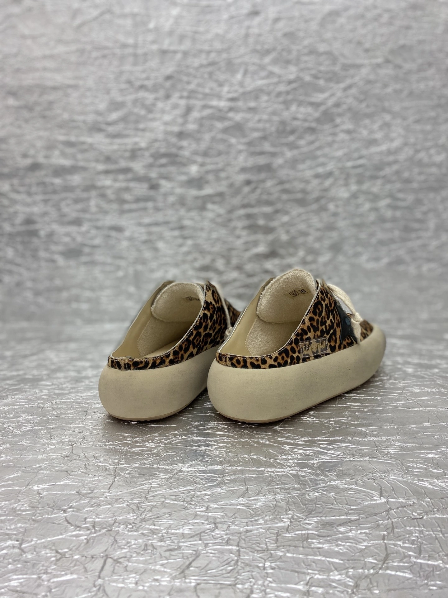 OOBB-- 6642 GWF00383.F003331.81472 Space cowhide item:E-X362J2908T